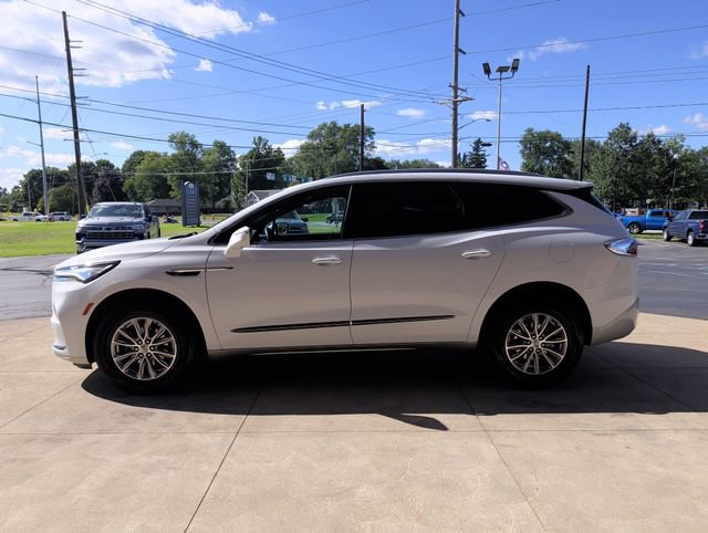 Used 2024 Buick Enclave Essence w/ Technology Package FWD image 5
