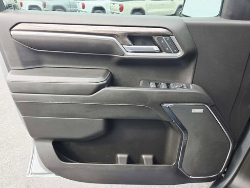 Used 2023 Chevrolet Silverado 1500 LTZ AWD/4WD image 37
