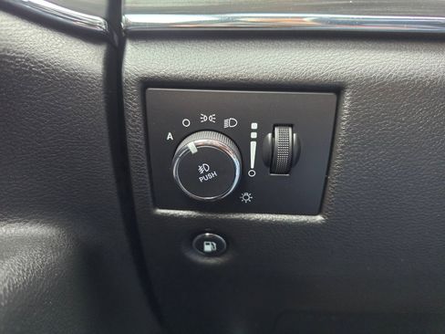 Used 2020 Jeep Grand Cherokee Limited w/ Luxury Group II image 16