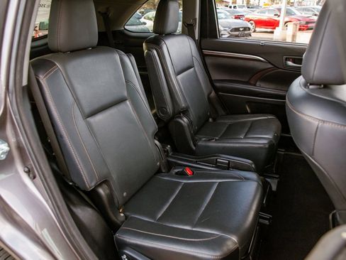 Used 2016 Toyota Highlander Limited image 12