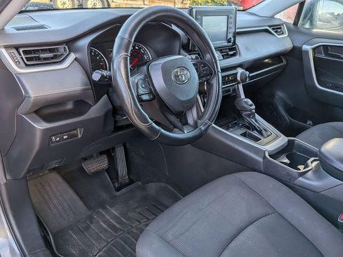 Used 2020 Toyota RAV4 LE image 17