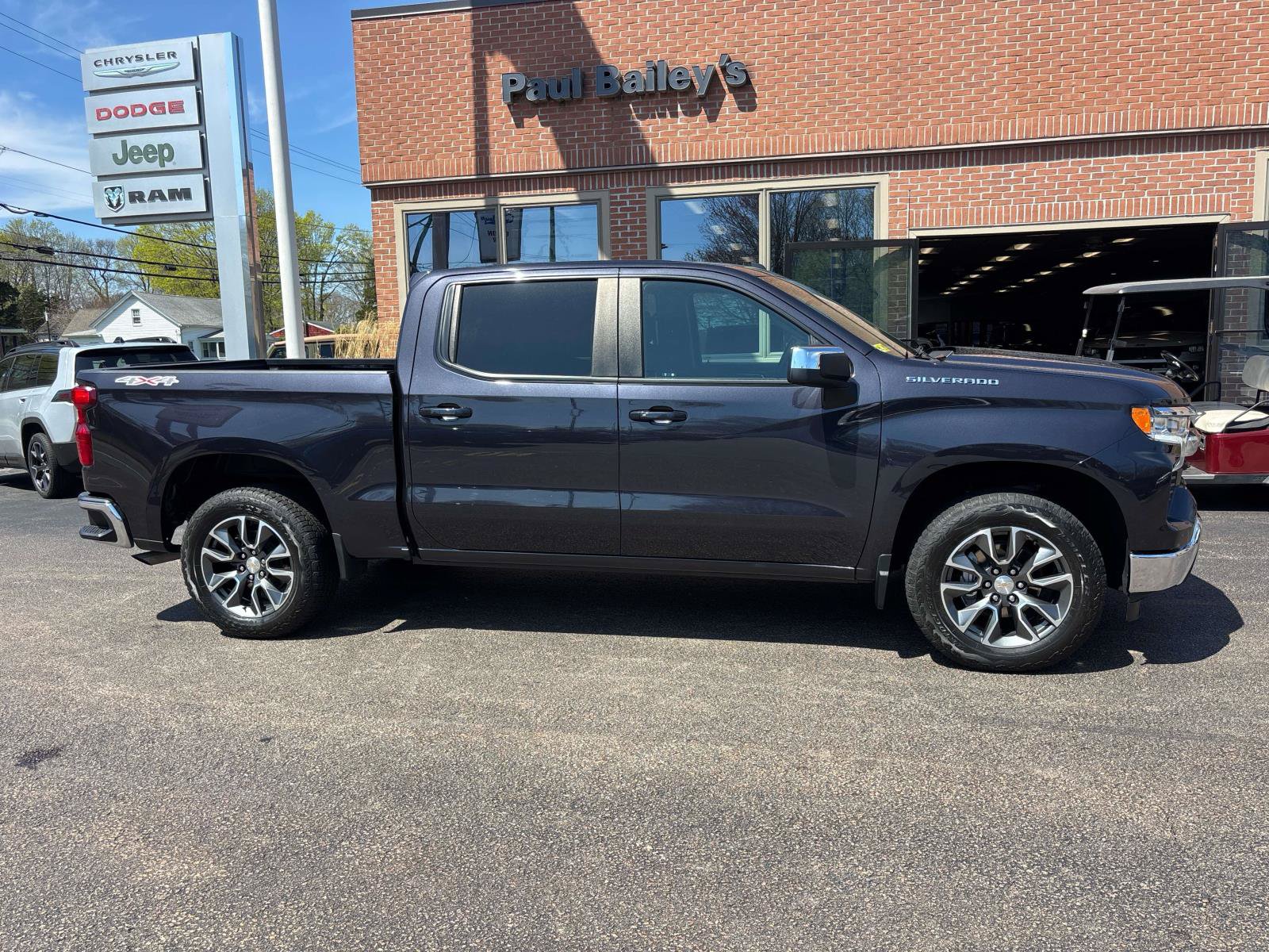 Used 2024 Chevrolet Silverado 1500 LT AWD/4WD image 29