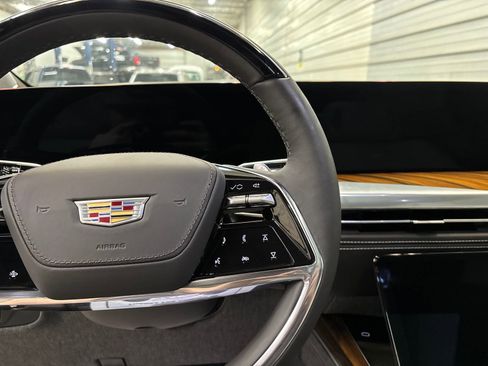 Used 2025 Cadillac Escalade Sport Platinum image 13