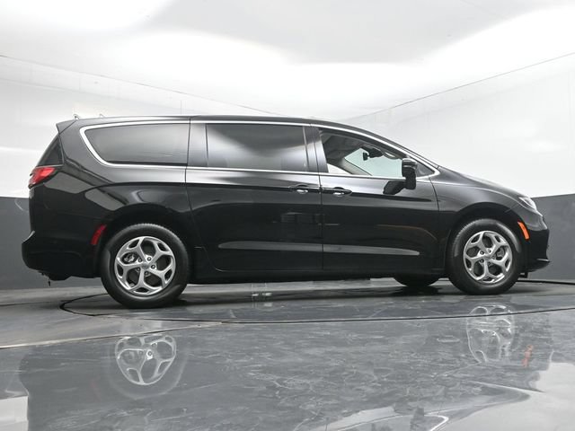 Used 2024 Chrysler Pacifica Limited AWD/4WD image 57
