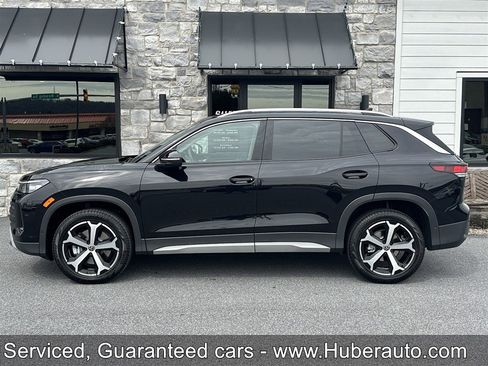 Used 2025 Volkswagen Tiguan SE AWD/4WD image 9