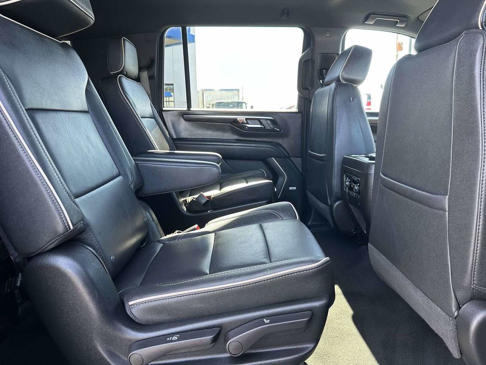 Used 2026 Chevrolet Suburban Premier AWD/4WD image 28