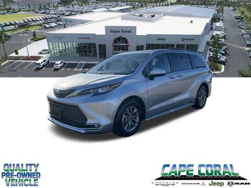 Used 2024 Toyota Sienna XLE FWD image 1