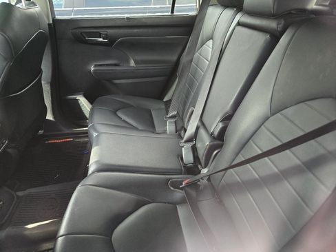 Certified 2021 Toyota Highlander XLE AWD/4WD image 22