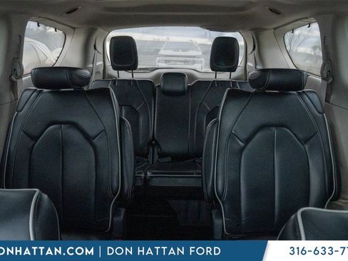 Used 2023 Chrysler Pacifica Limited image 19
