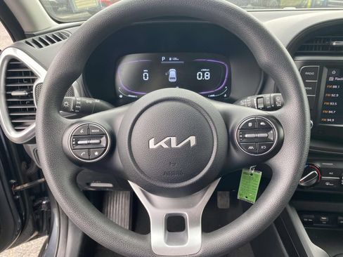 Used 2023 Kia Soul LX w/ Option Group 015 FWD image 17