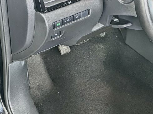 Used 2025 Nissan Sentra SR FWD image 17