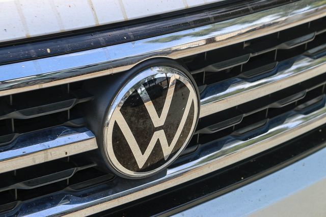Used 2022 Volkswagen Atlas SEL R-Line AWD/4WD image 7