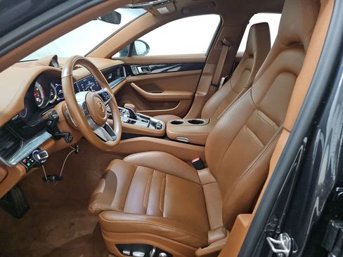 Used 2018 Porsche Panamera 4 w/ Premium Package image 2
