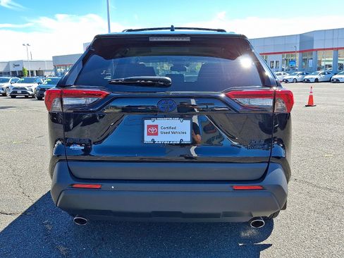 Certified 2022 Toyota RAV4 XLE w/ XLE Grade Weather Package image 6