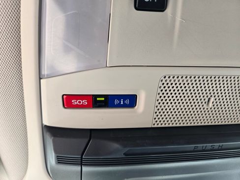 Used 2022 Subaru Ascent Premium w/ Convenience Package AWD/4WD image 11