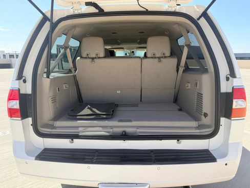 Used 2012 Lincoln Navigator L 2WD image 19