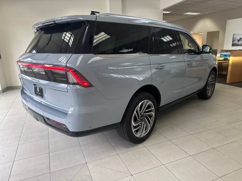Used 2025 Lincoln Navigator Reserve AWD/4WD image 7