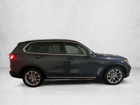Used 2022 BMW X5 xDrive45e image 4