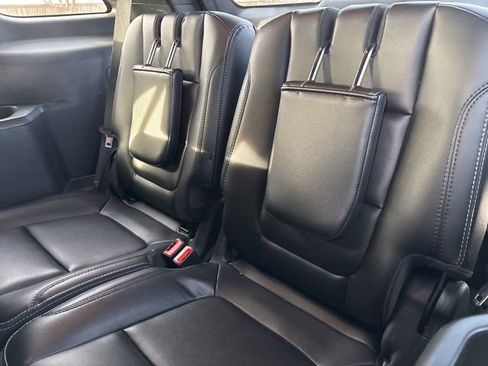 Used 2018 Ford Explorer Limited image 20