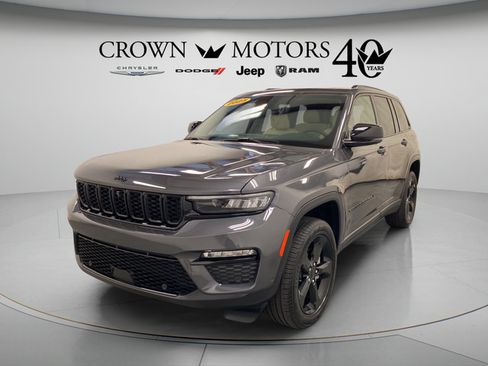 Used 2025 Jeep Grand Cherokee Limited w/ Luxury Tech Group II AWD/4WD image 11