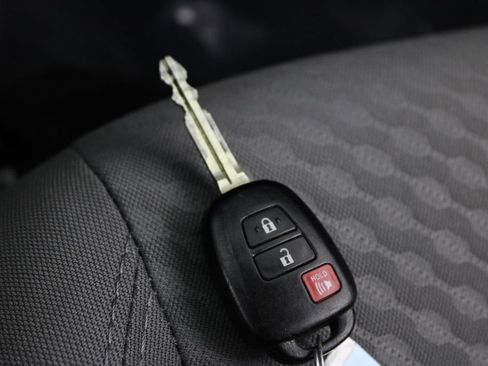 Used 2022 Toyota Tacoma SR w/ SR Convenience Package RWD image 27