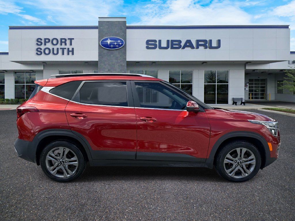 Used 2023 Kia Seltos S w/ Navigation Package FWD image 2