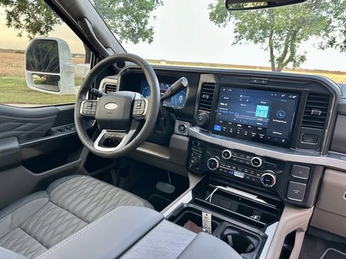 Used 2025 Ford F250 Platinum w/ Platinum Plus Package image 17