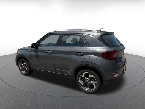 Used 2026 Hyundai Venue SEL FWD image 9