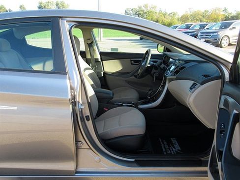 Used 2014 Hyundai Elantra SE w/ Option Group 02 image 13