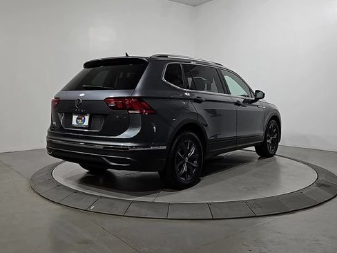 Used 2022 Volkswagen Tiguan SE AWD/4WD image 5