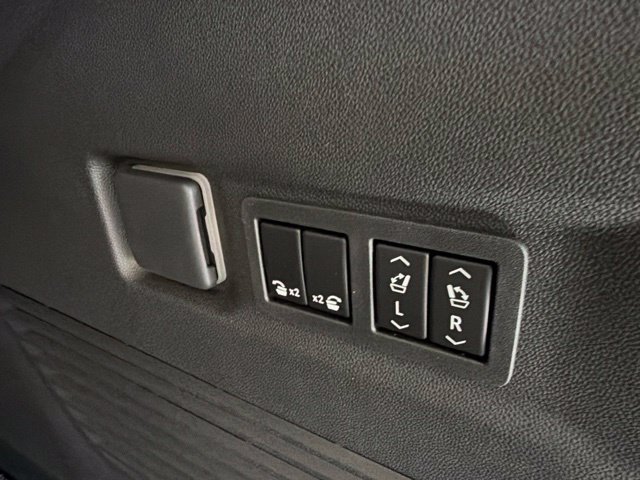 Used 2026 GMC Yukon XL AT4 AWD/4WD image 22