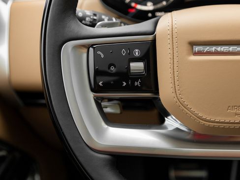 Used 2025 Land Rover Range Rover SE image 15