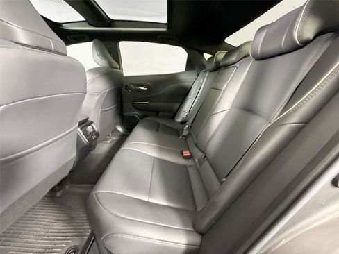 Used 2023 Toyota Crown Limited image 32