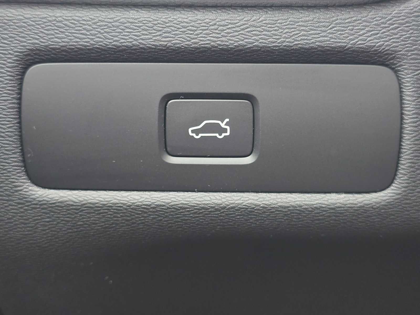 Used 2026 Volvo XC60 B5 Plus w/ Climate Package AWD/4WD image 33