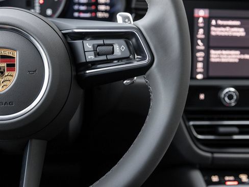Certified 2026 Porsche Macan AWD/4WD image 16
