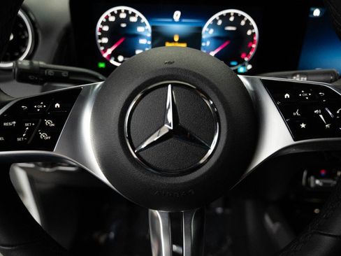 Used 2026 Mercedes-Benz GLB 250 image 22