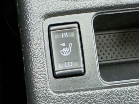 Used 2020 Nissan Rogue SV AWD/4WD image 16