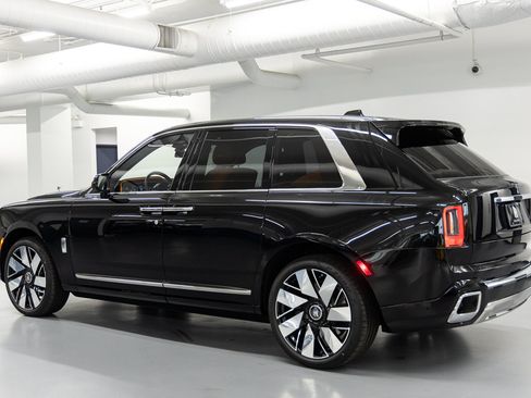 New 2026 Rolls-Royce Cullinan AWD/4WD image 4