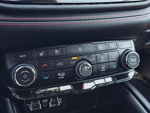 Used 2023 Dodge Durango GT image 40