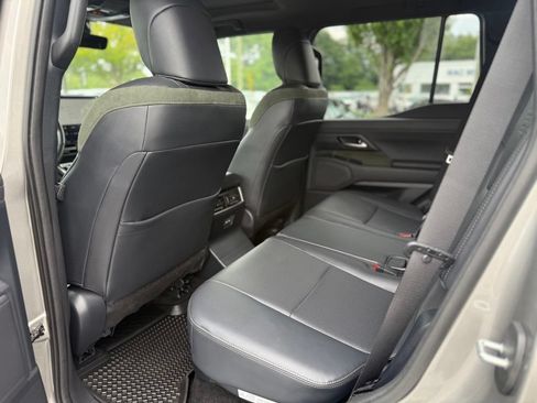 Used 2024 Lexus GX 550 AWD/4WD image 16