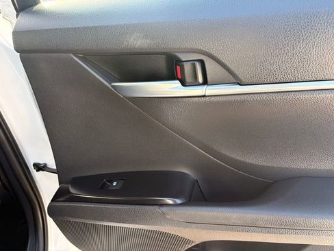 Used 2018 Toyota Camry LE image 21