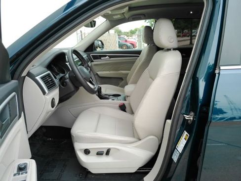 Used 2021 Volkswagen Atlas SE w/ Panoramic Sunroof Package FWD image 12