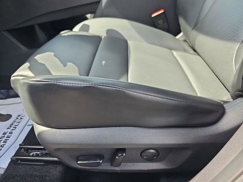 Used 2025 Nissan Rogue SV w/ SV Premium Package image 32