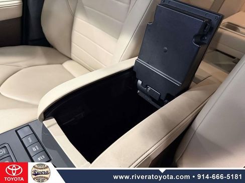 Used 2020 Toyota Highlander XLE image 24