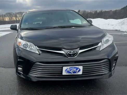 Used 2018 Toyota Sienna XLE Premium image 3