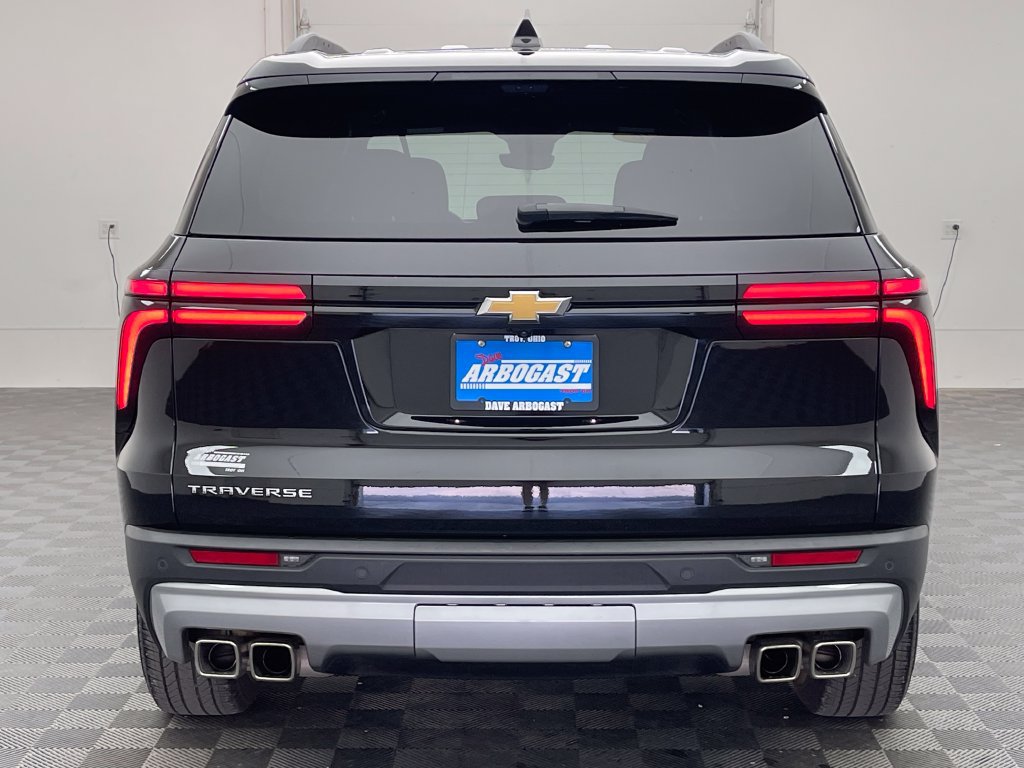 Used 2026 Chevrolet Traverse LT w/ Driver Confidence Package FWD image 7