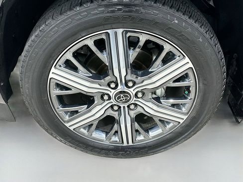 Used 2023 Toyota Sequoia Capstone AWD/4WD image 34