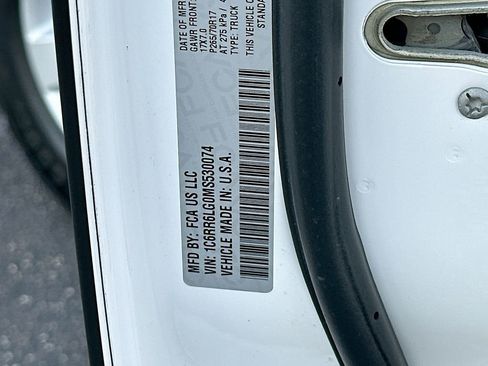 Used 2021 RAM 1500 Classic SLT image 30