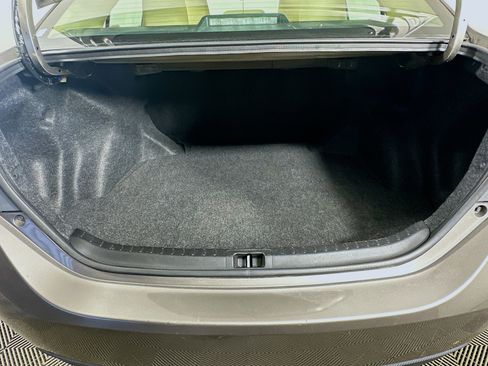 Used 2018 Toyota Corolla LE FWD image 27