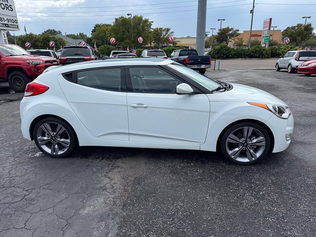 Used 2016 Hyundai Veloster w/ Option Group 02 FWD image 9